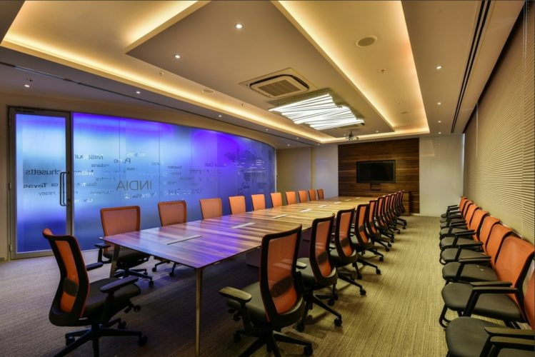 Office With Large Skylights Converts Gloomy Areas into Vibrant ...
