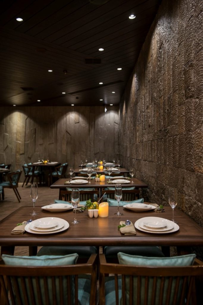 Vintage Looking Restaurant Design Has Modern Experience | Neovana ...