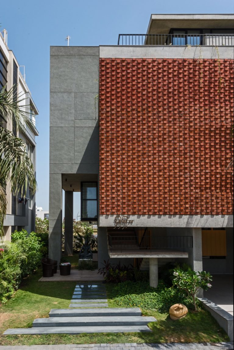 Photo inspiration: Brick Facade House Design Work Group Photo Inspiration