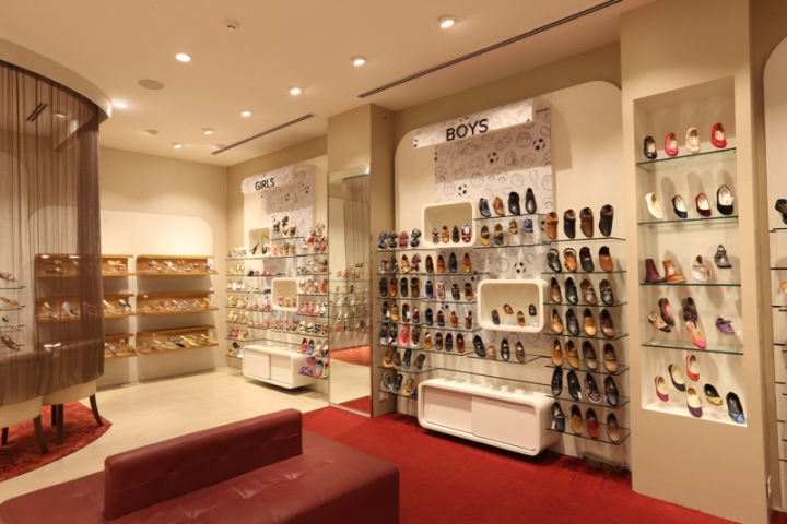 Rapport Shoe store Interiors by FRDC