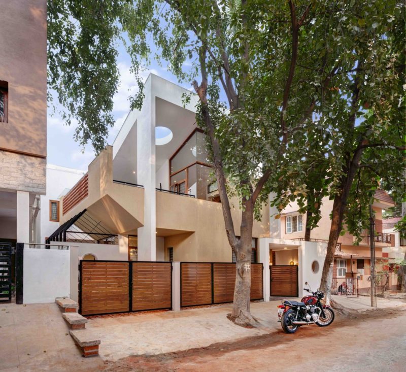 House Sampada Governed by Site Context and Existing Elements ...