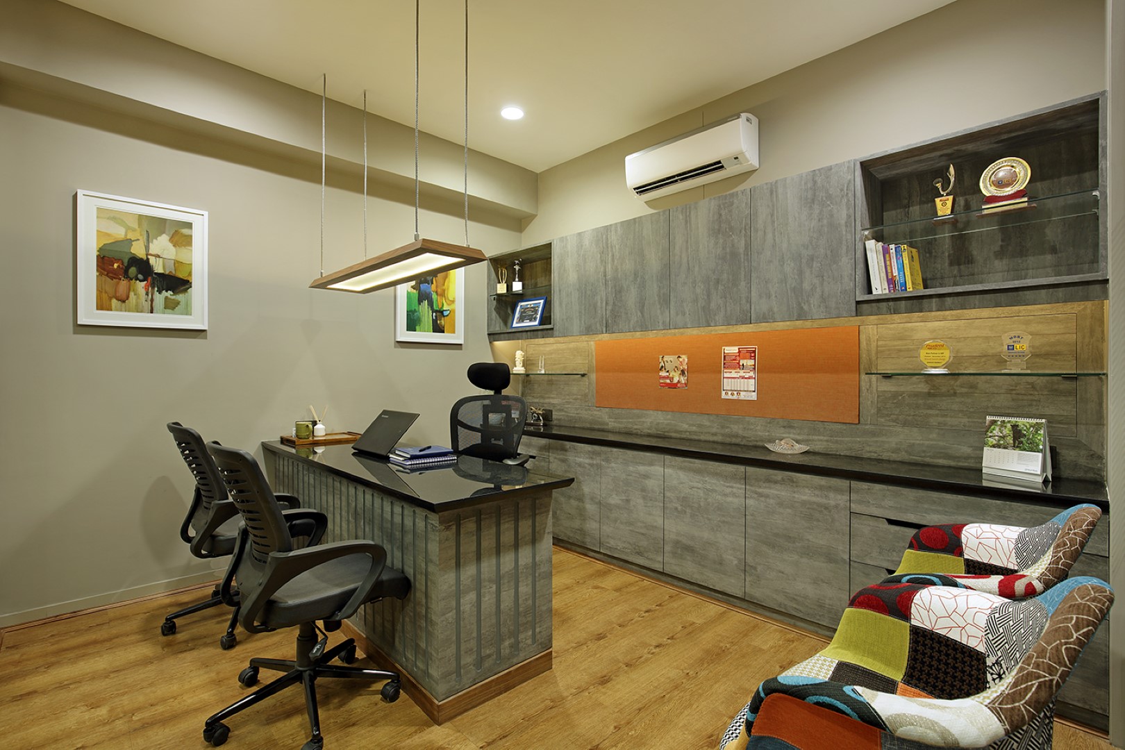 Corporate Office Interior Breaks the Monotony and Boring Environment