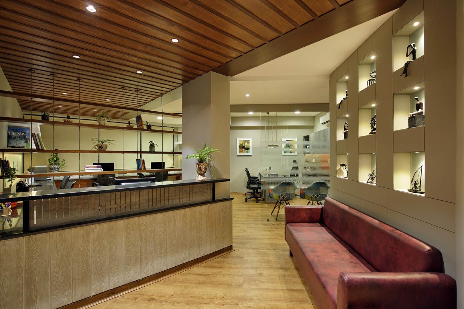 Corporate Office Interior Breaks the Monotony and Boring Environment ...