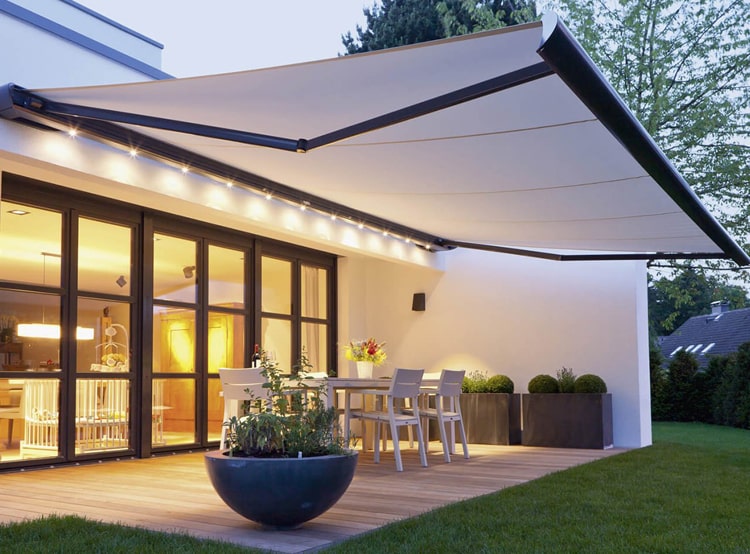 etractable outdoor awnings