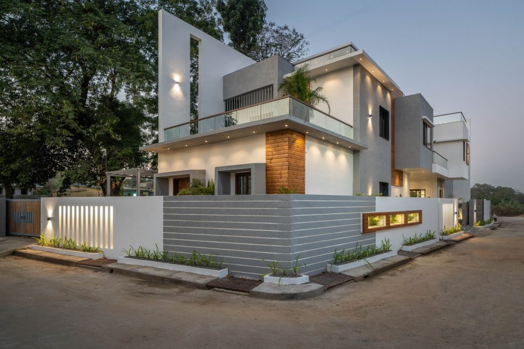 Residence With Balcony As An Alternative To Traditional Courtyard Rooted Kites Studio The