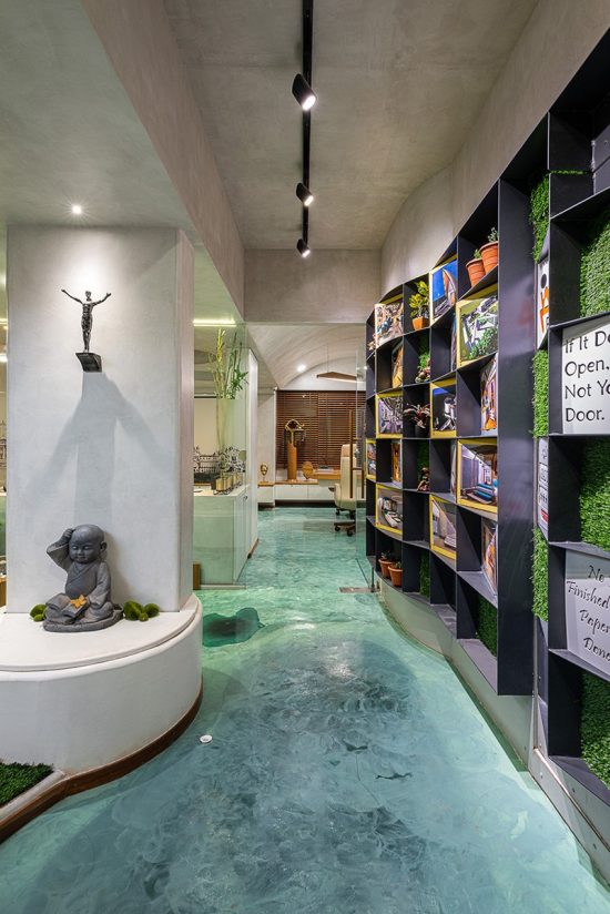 Unconventional And Dynamic Office Space Design | Chitte Architects ...