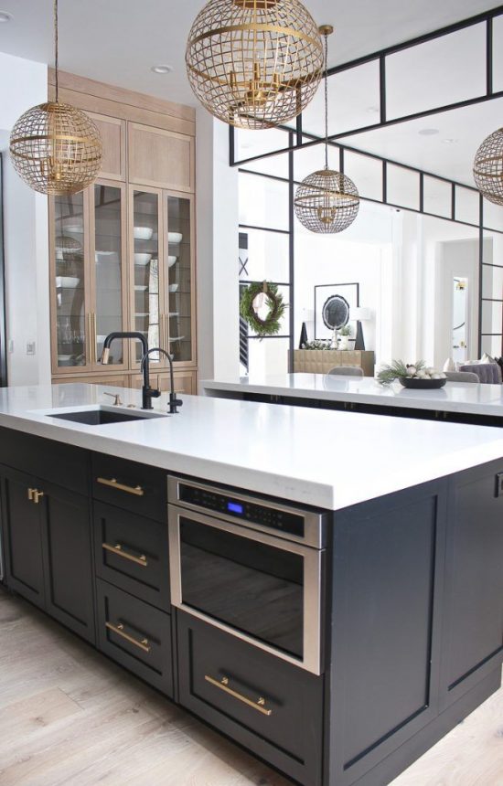 How Can Black Kitchen Make a Small Kitchen Look Good? The
