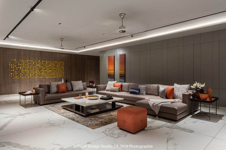 Traditional Yet Contemporary Apartment Balancing the two Contrary Ideas