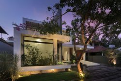 The Axial House - A Contemporary Residence In Kerala | VM Architects ...