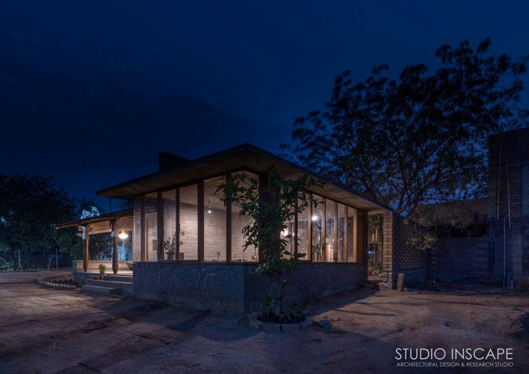 Earthy Farmhouse Design Weaved Around A Traditional Courtyard | Studio ...