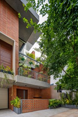 Exposed Bricks In The Far Site House develops a unique character ...