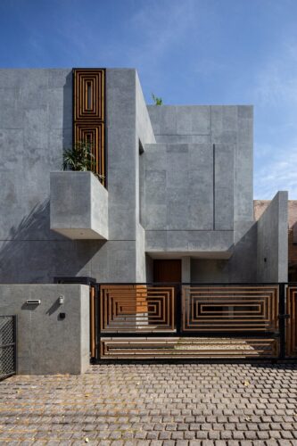 House Design with An Inward-Looking Spatial Arrangement | Arch. Lab ...