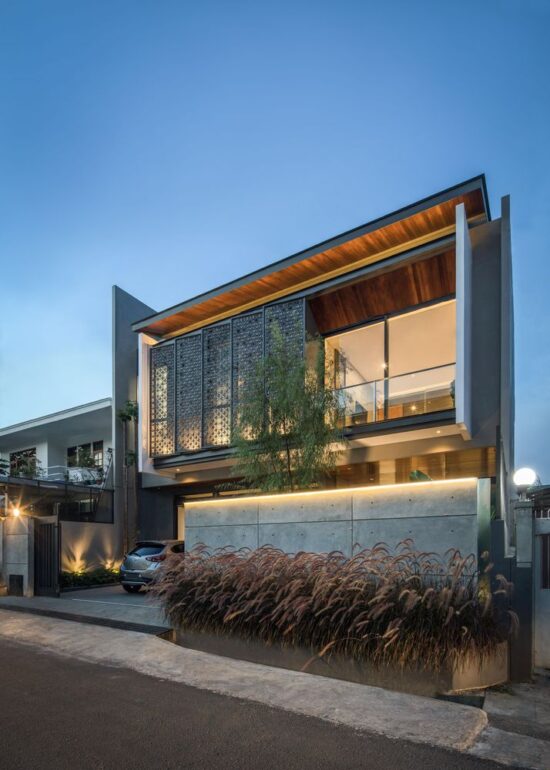 Double-Height Courtyard Providing Experiential Environment At RR House ...