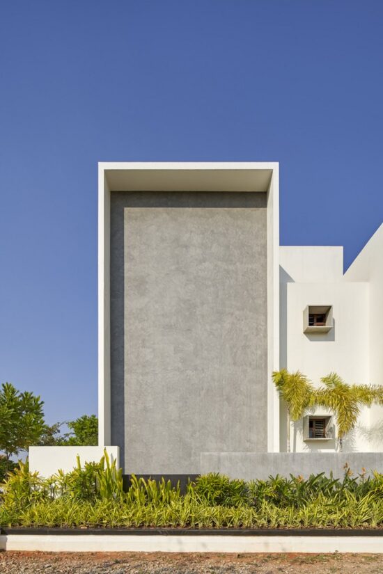 A Residence Design Emphasizing On Natural Light And Ventilation | Crest ...