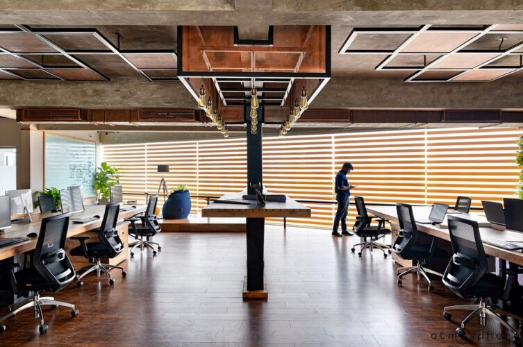 Solving the Work Space Requirements in the Office in an Innovative Way