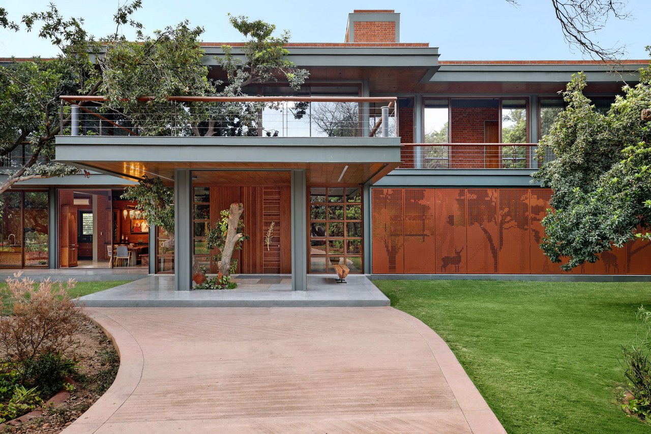 Weekend House Situated Within Dense 50 Year Old Chiku Plantation