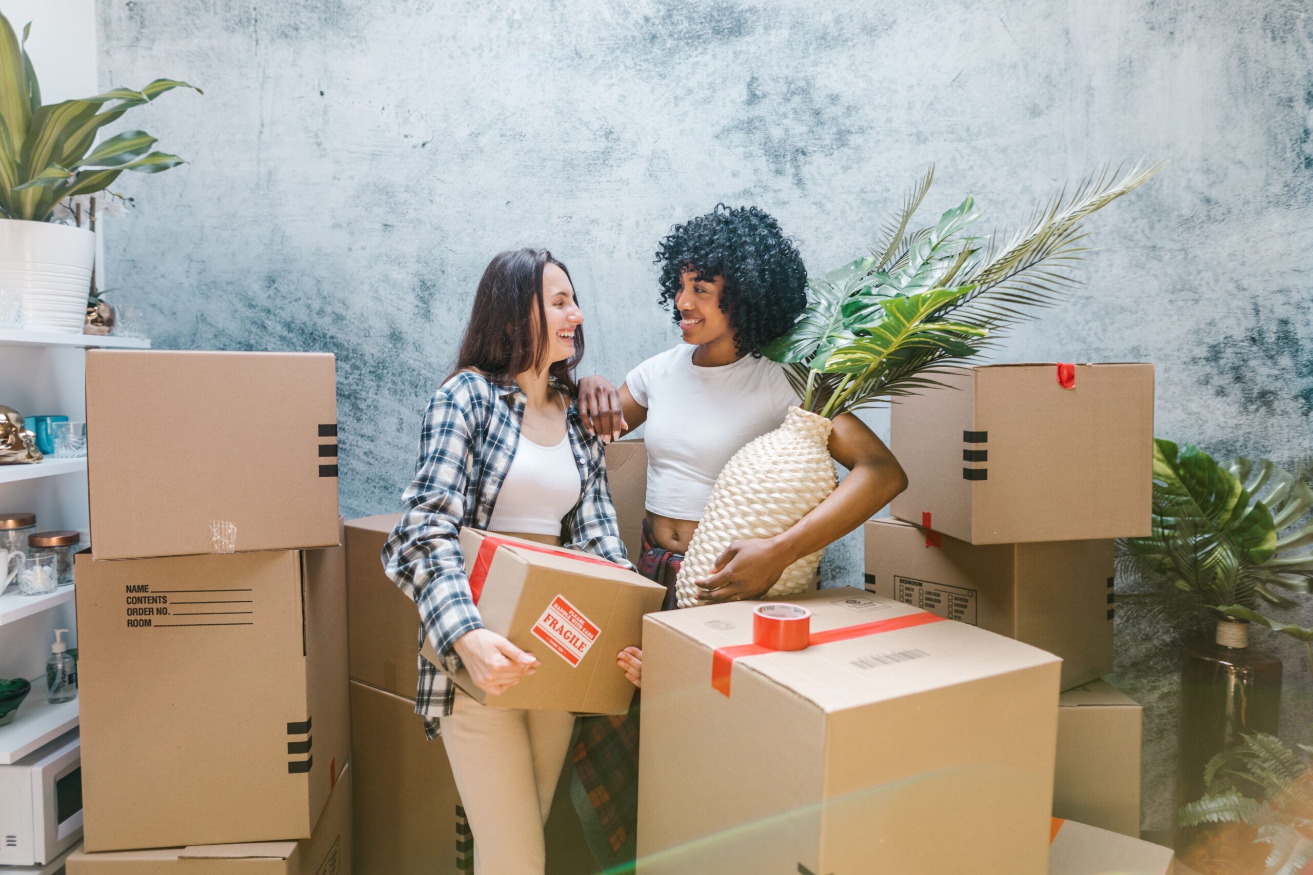 6 Reasons to Hire Professional Movers - The Architects Diary