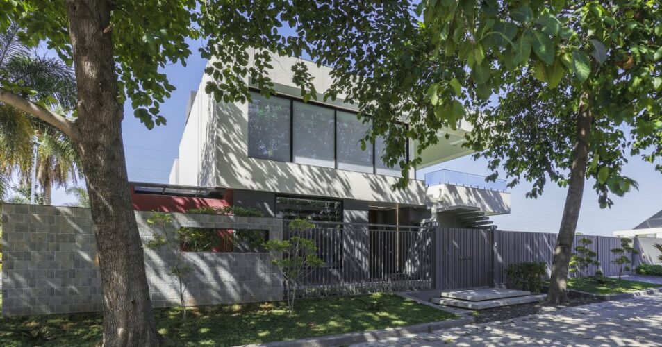 A Lavish Home Design with Climateresponsive Forms and Contemporary