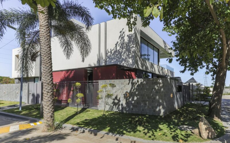 A Lavish Home Design with Climateresponsive Forms and Contemporary