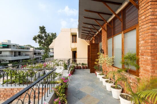 50 Elegant Railing Design Inspirations For Balconies & Staircases