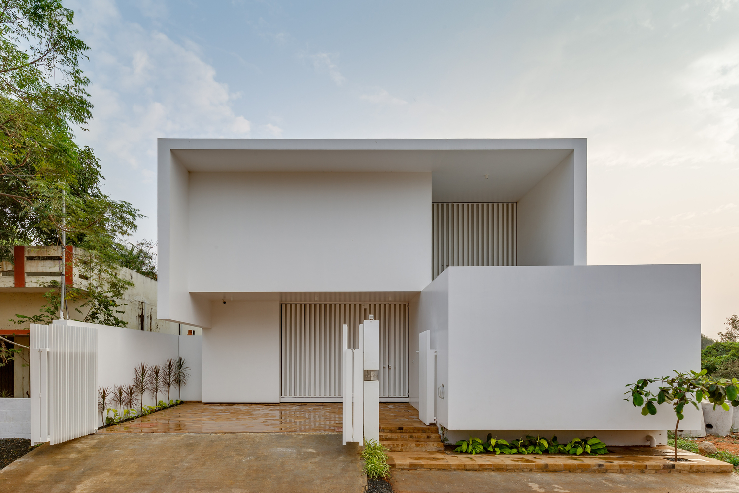 A Minimal, Unconventional and Captivating House Elevation with a ...