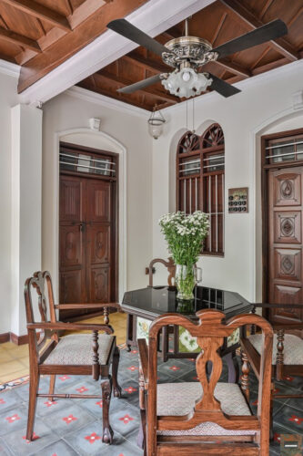 A Bungalow Rich In Traditional Design Style Yet Accommodating A ...