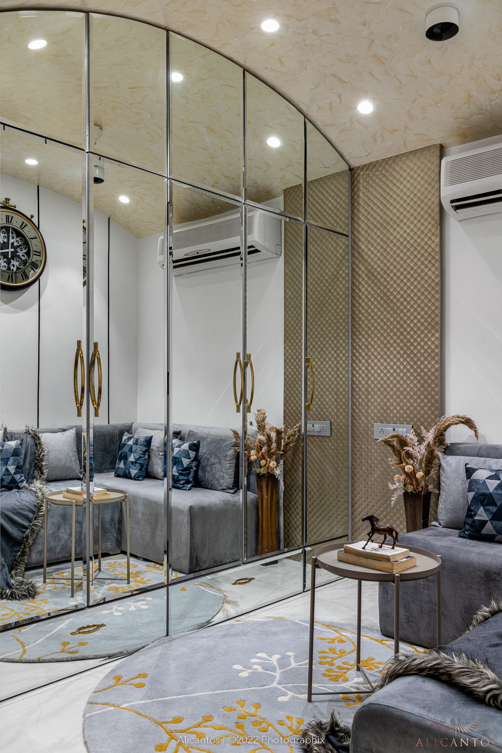 A Spacious Luxury Apartment With Elegant Interior Design | Alicantos ...
