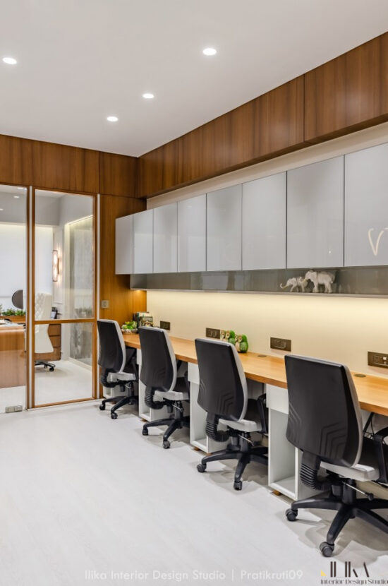 A Contemporary, Clean And Crisp Workspace Fusing Comfort And Function ...