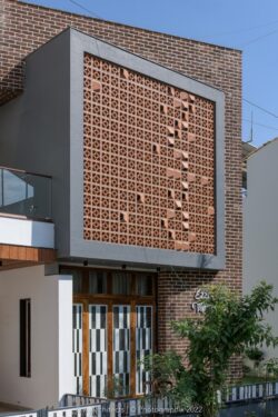 3BHK Modest, Spacious, And Earthy Brick House | DA Architects - The ...