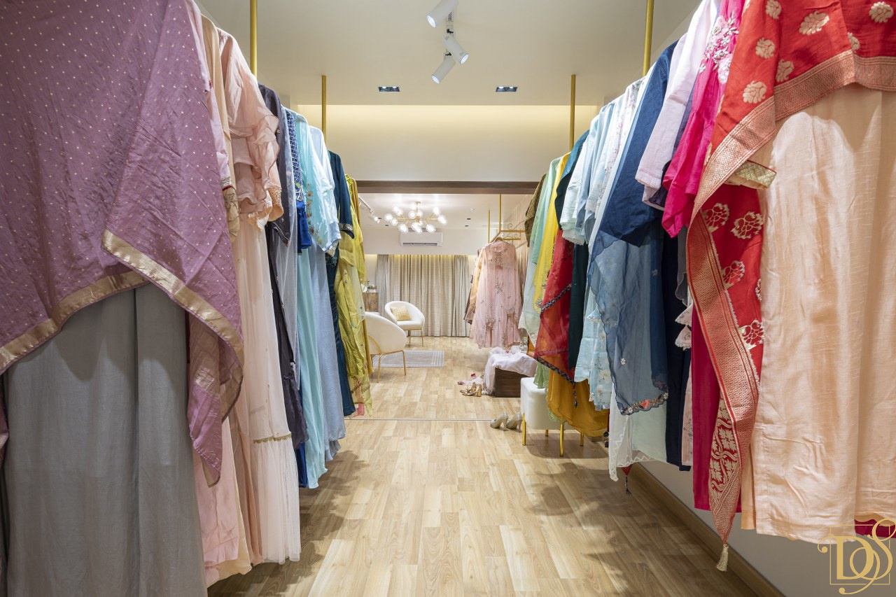 Accentuating The Aesthetics Of Traditional Indian Wear Concept With ...