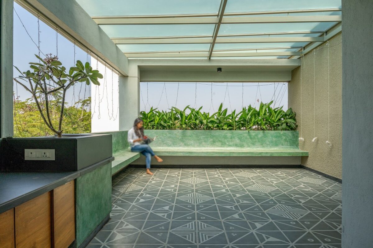 This 4BHK Penthouse Apartment Design Has A Minimalist Uncluttered Space ...