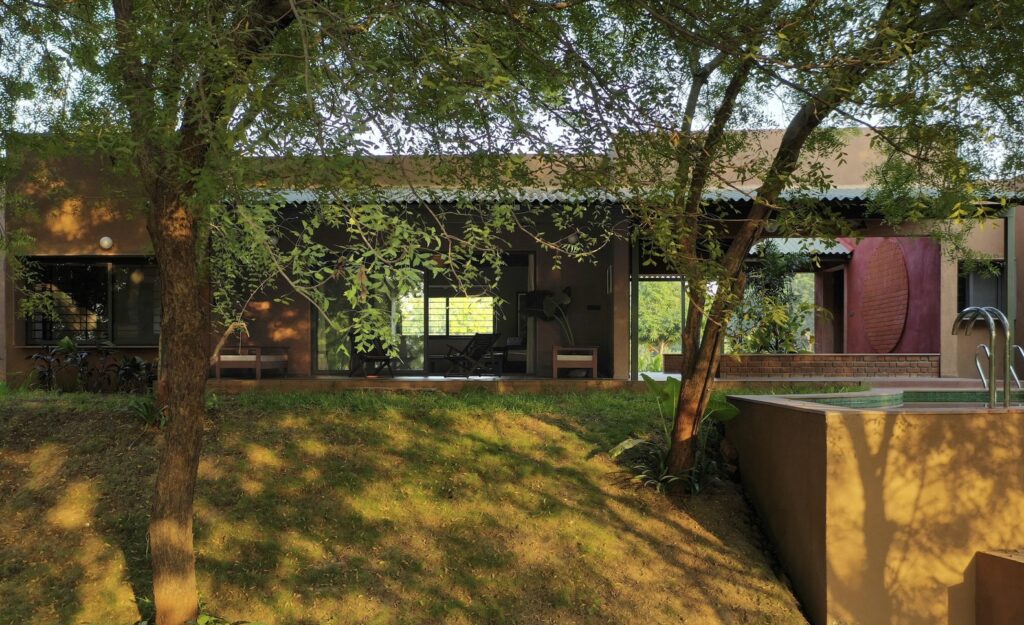 The Goal of this Riverbank House is to Harmonize with their ...