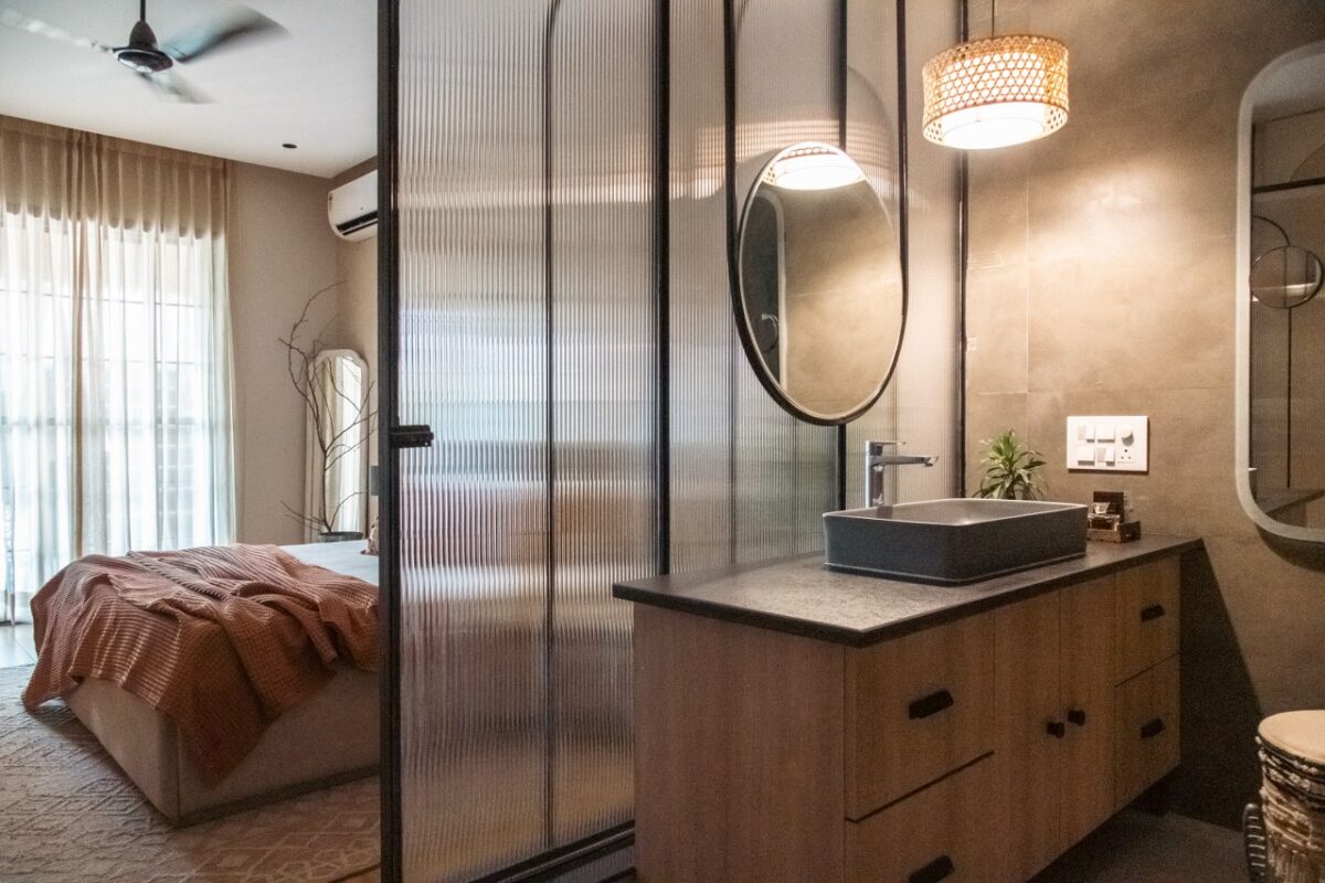The Timeless Interiors Combine Modern Elegance with a Charm | House of ...