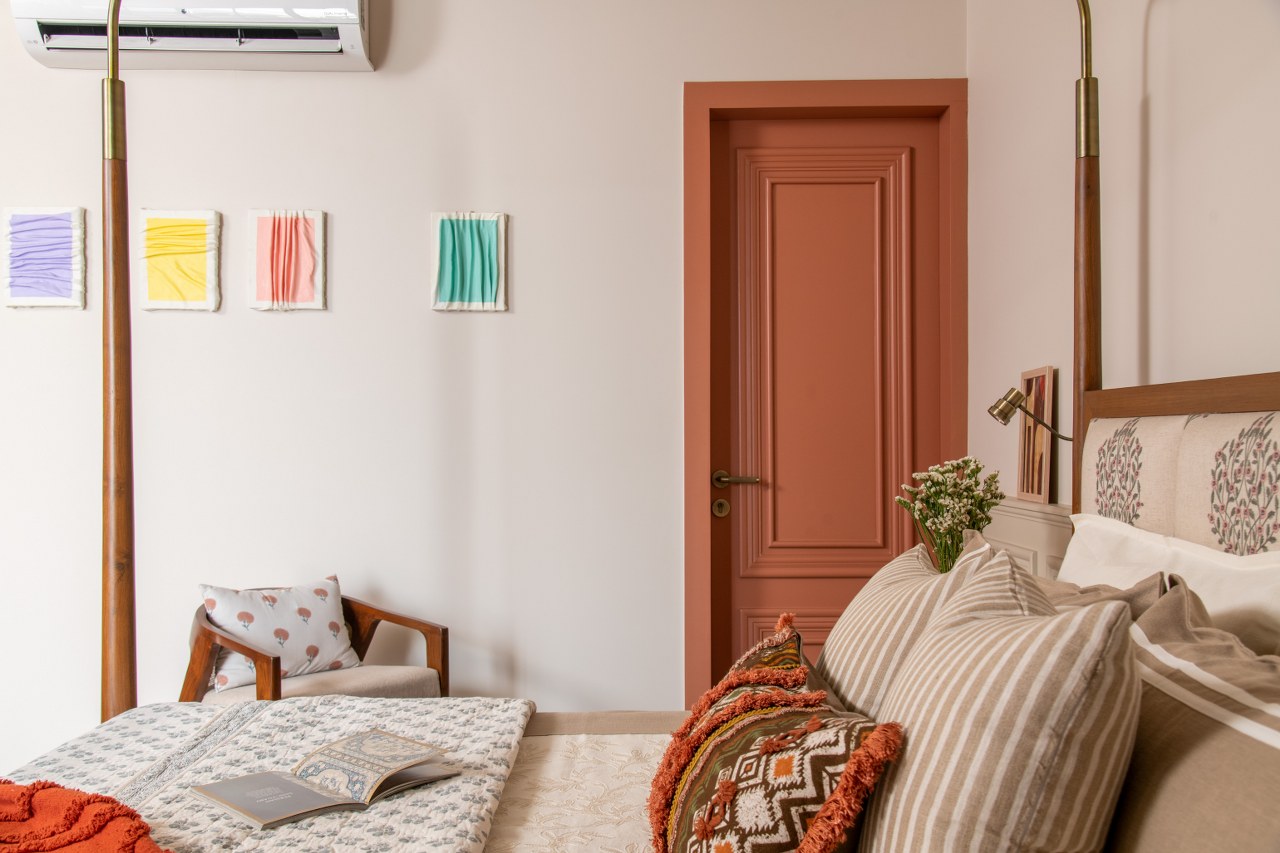 The Timeless Interiors Combine Modern Elegance with a Charm | House of ...