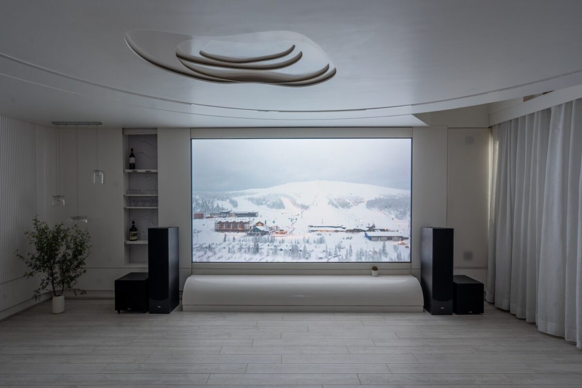 This House is a Testament to the Power of Pure White Interior ...