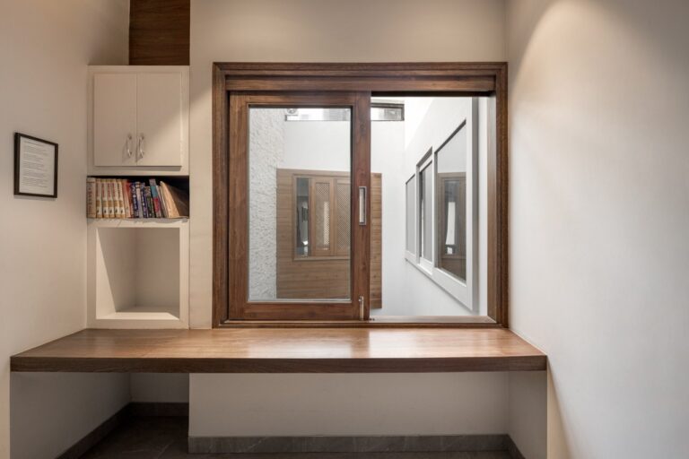 The Linear Plot of this House Inspired A Design That Emphasizes Natural ...