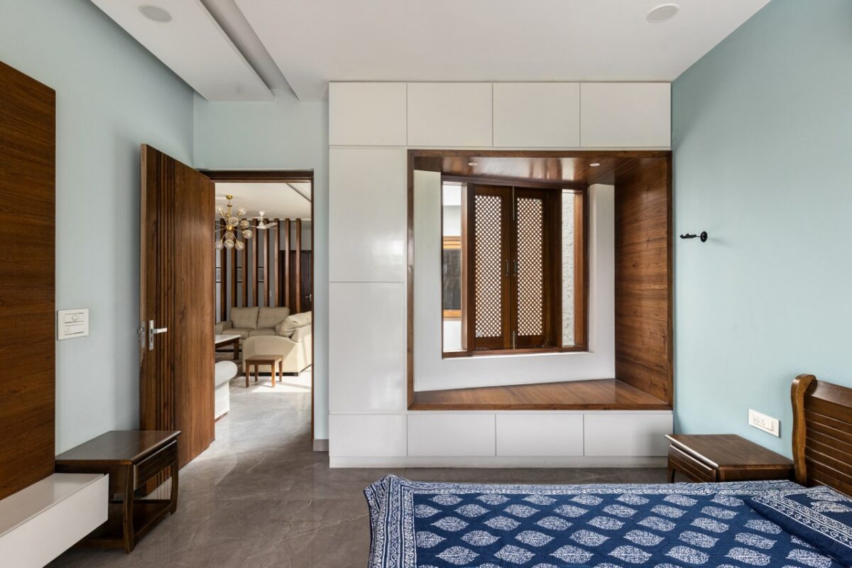The Linear Plot of this House Inspired A Design That Emphasizes Natural ...