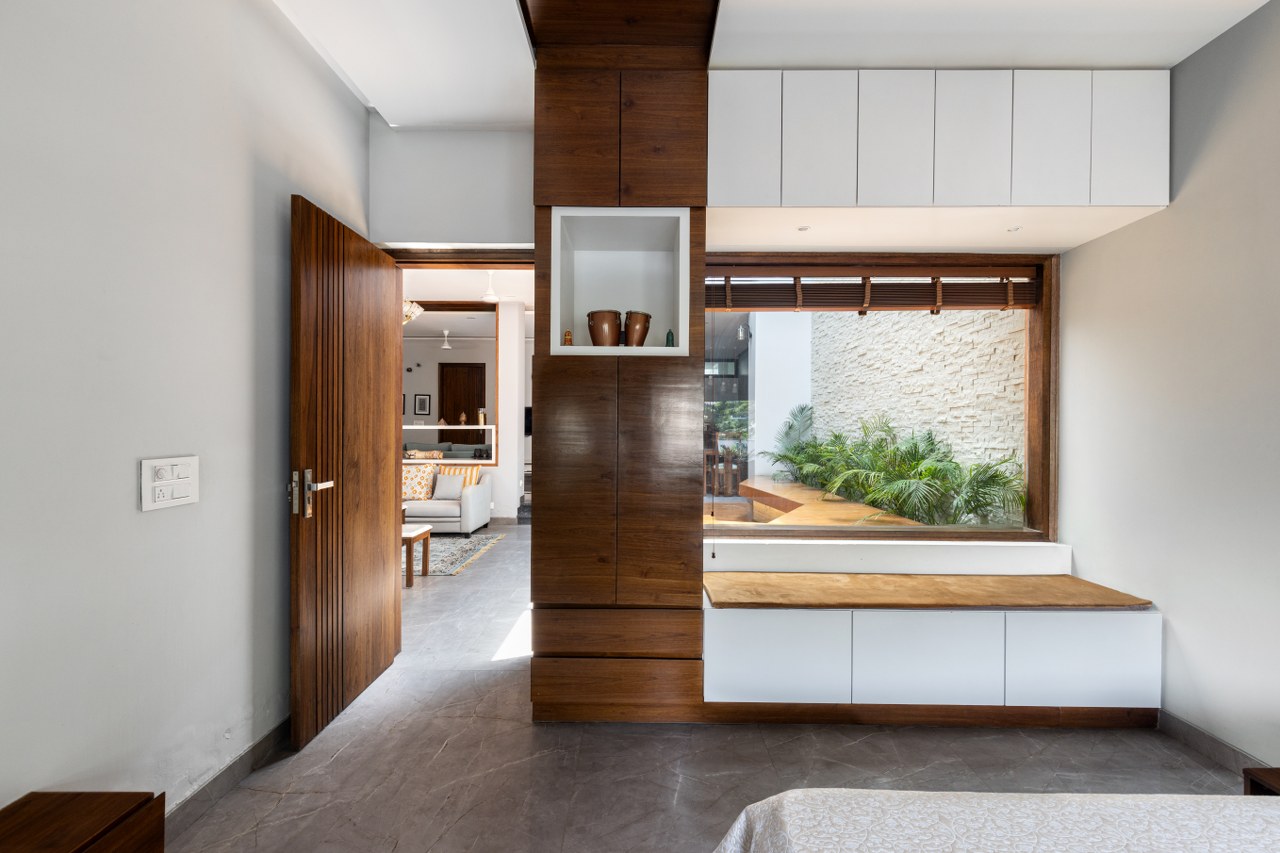 The Linear Plot of this House Inspired A Design That Emphasizes Natural ...