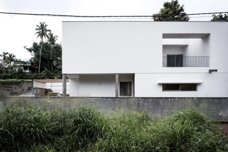 This Corner Plot House Plan Does not Compromise on Ventilation | The ...
