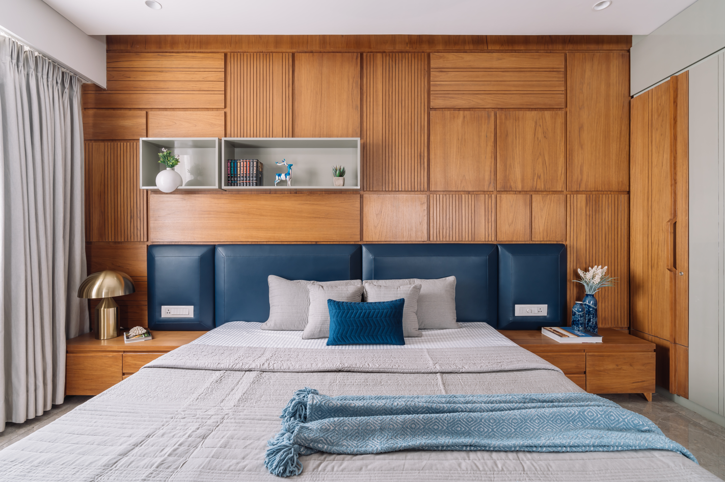 This Simple House Interior Design is a Fusion of Grandeur and Cosiness ...