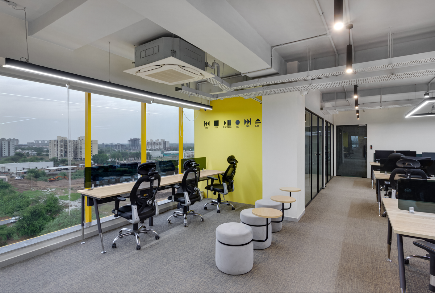 The IT Office Interior Design Creates a Dynamic and Cohesive ...