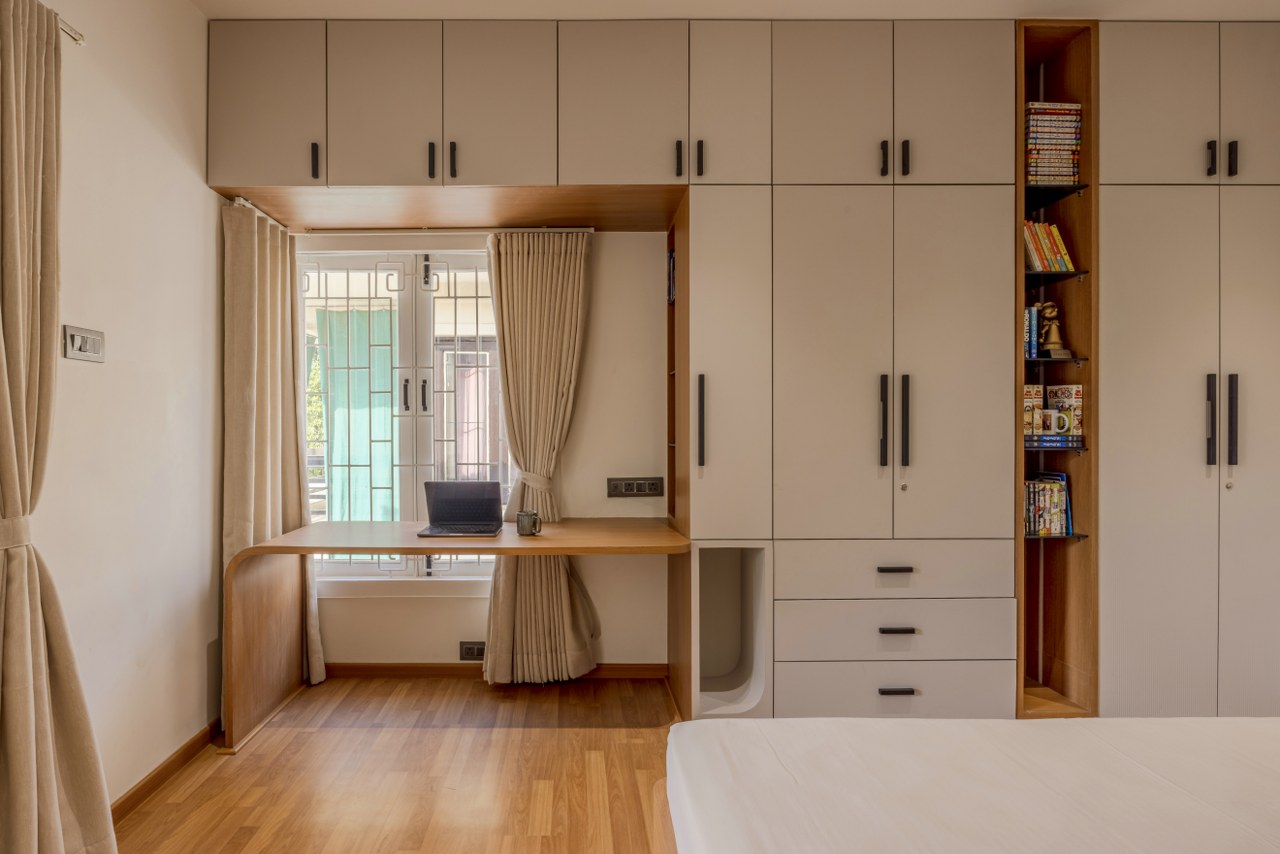 The Design of this Bungalow Goes From Inward to one that Embraces ...