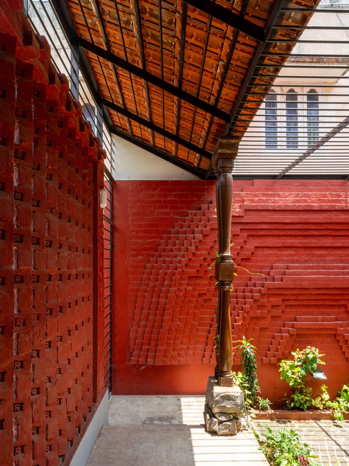 traditional courtyard house