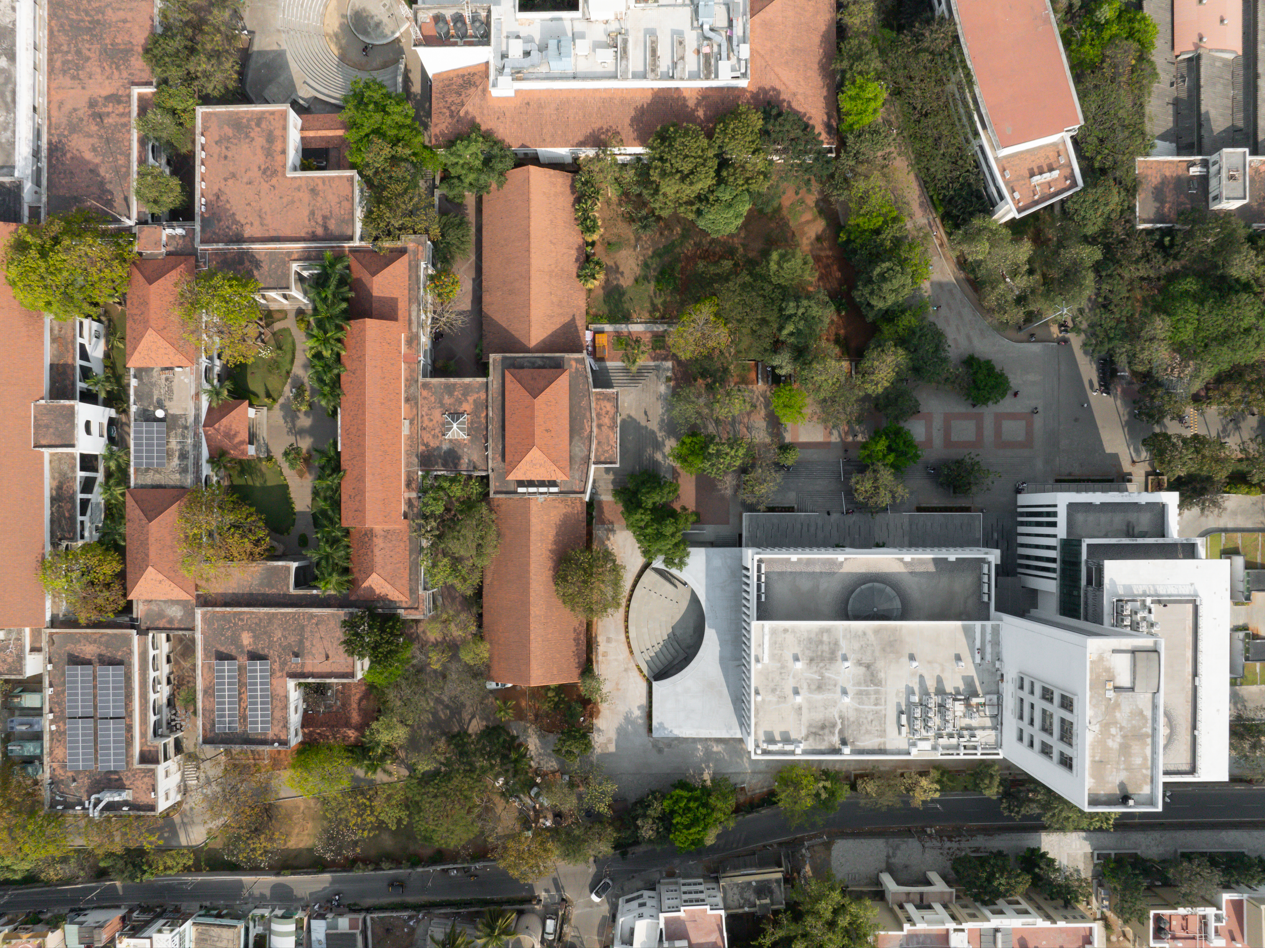 This Admin & Library Architecture Is a Symbol Of Progress | IMK Architects