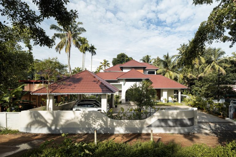 This Tropical House Design Seamlessly Integrates Functionality and ...