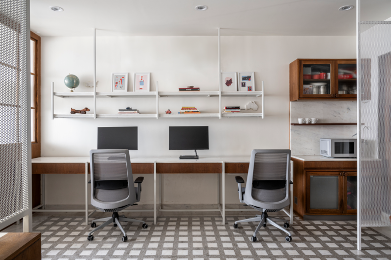 The Wooden Interior Design Prioritizes Clarity Over Complexity ...