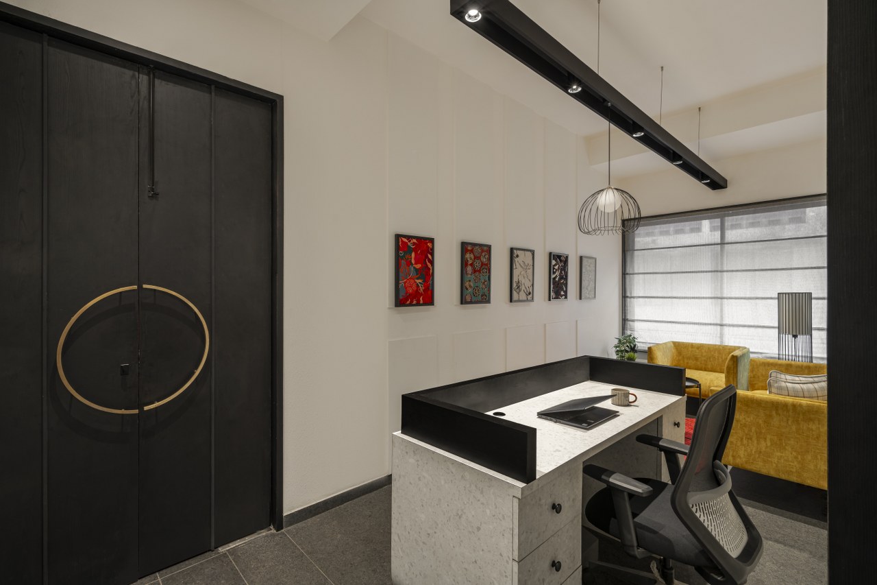 Interior Design Of Office Space Blends Operations With An Immersive ...