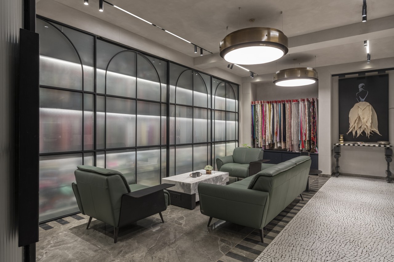 Interior Design Of Office Space Blends Operations With An Immersive ...