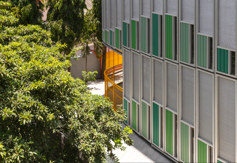 This Mumbai-School Fosters Exploration With Colorful Interior Designs ...