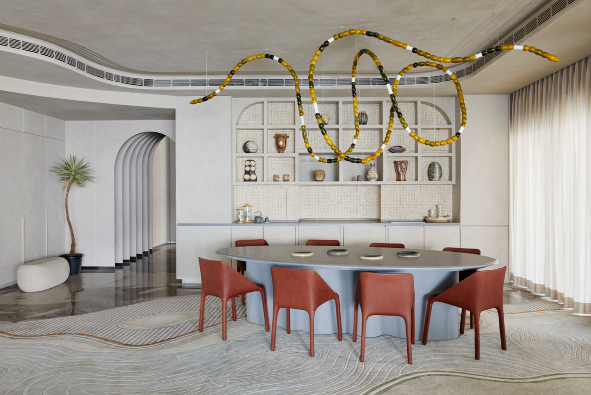 Organic Modern Interior Design in The House of Contours Embraces ...